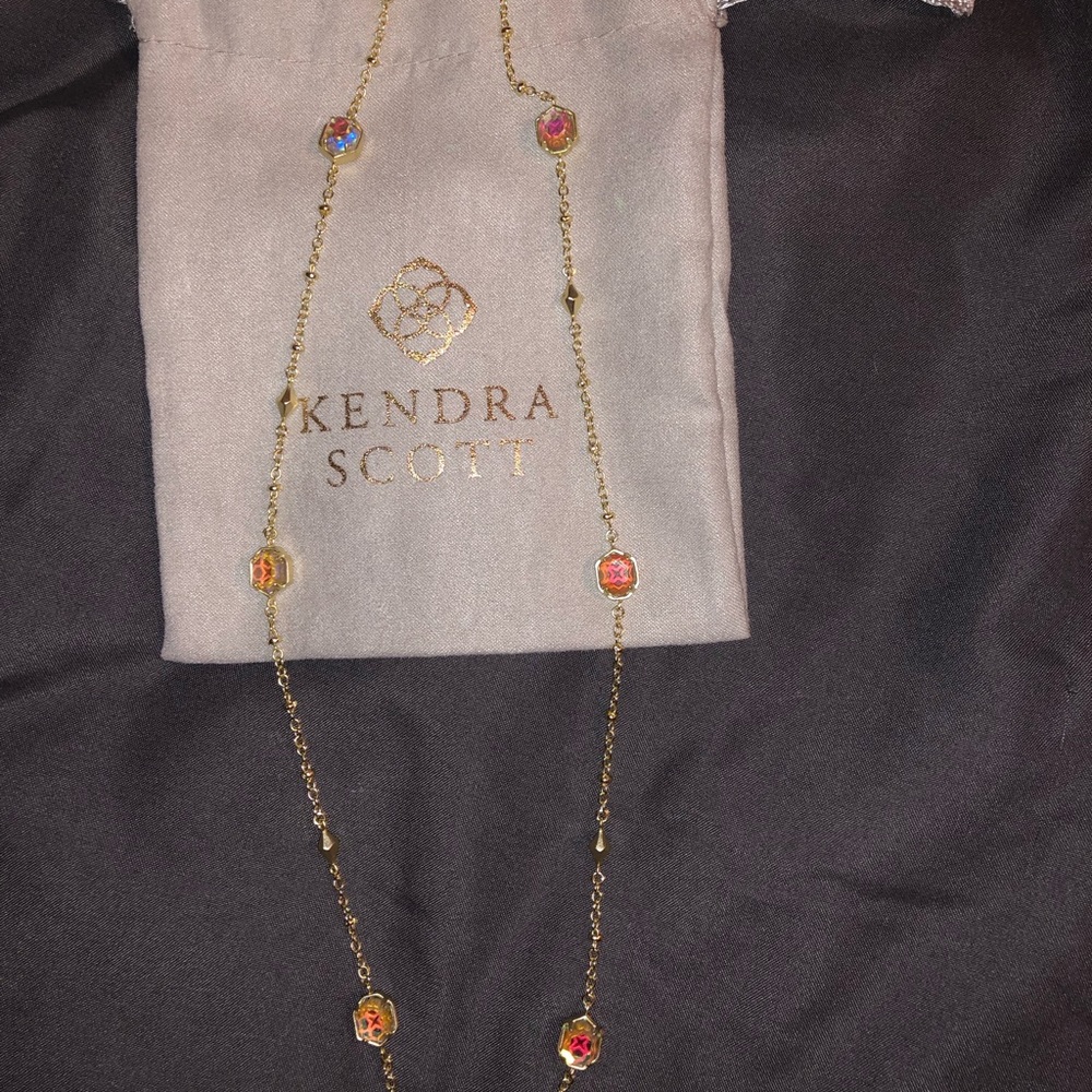 Kendra Scott necklace